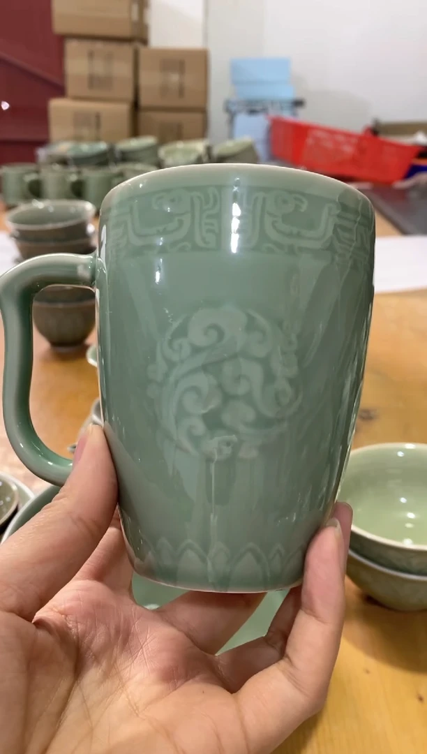 瓷片瓶*盖微瑕 小猪办公杯 一个