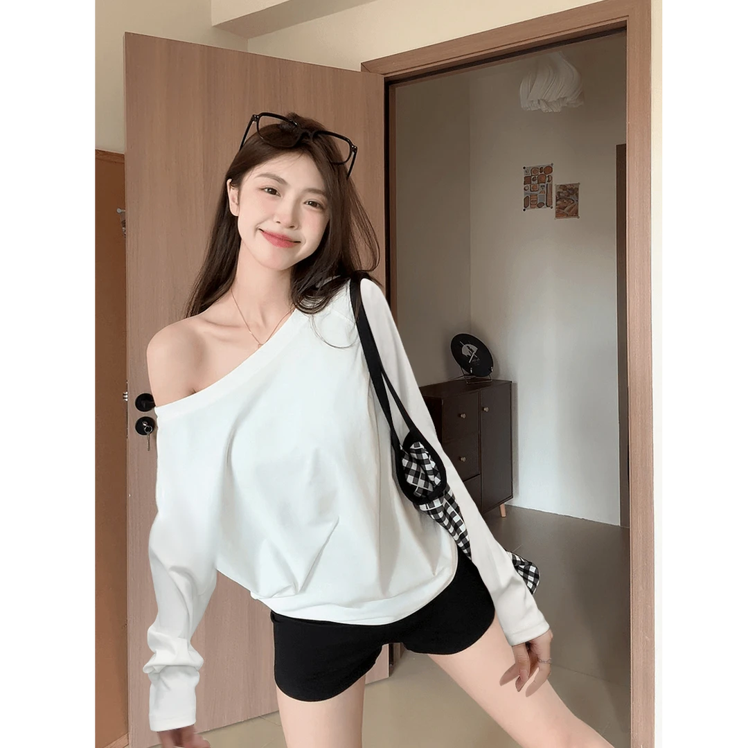 白色斜角肩露锁骨性感露肩纯欲长袖T恤女秋季宽松慵懒一字肩上衣