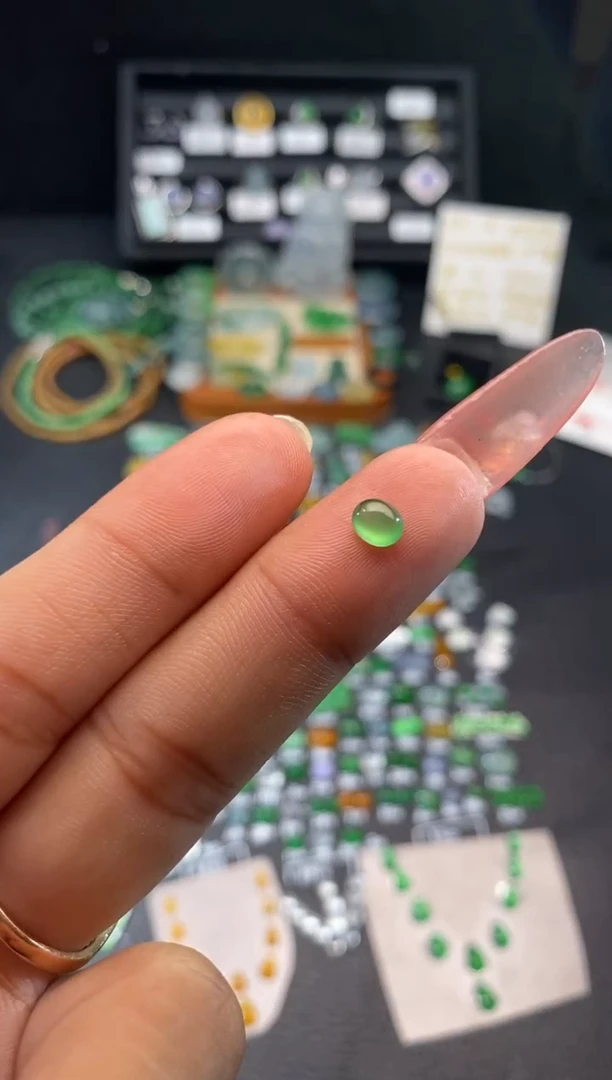 【闪购商品】翡翠挂件未镶嵌蛋面