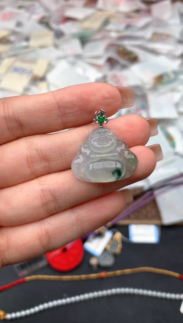 18K金镶嵌挂件翡翠一