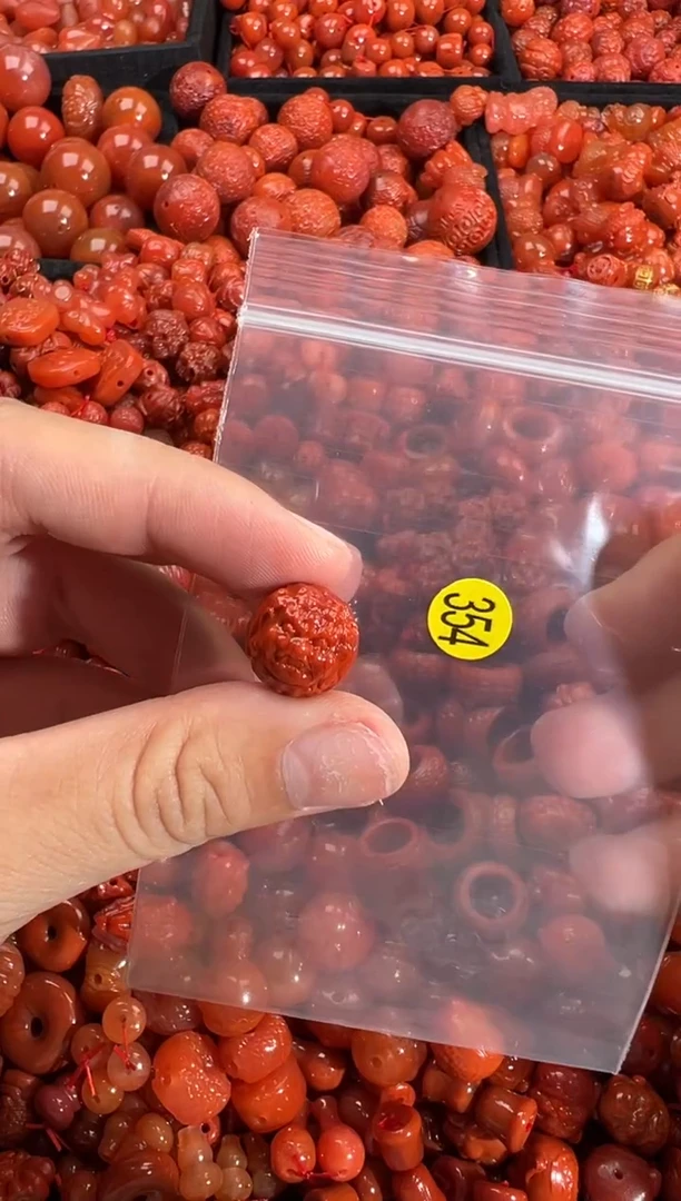 南红玛瑙未镶嵌颈饰1