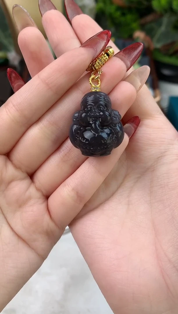 颈饰未镶嵌和田玉吊坠