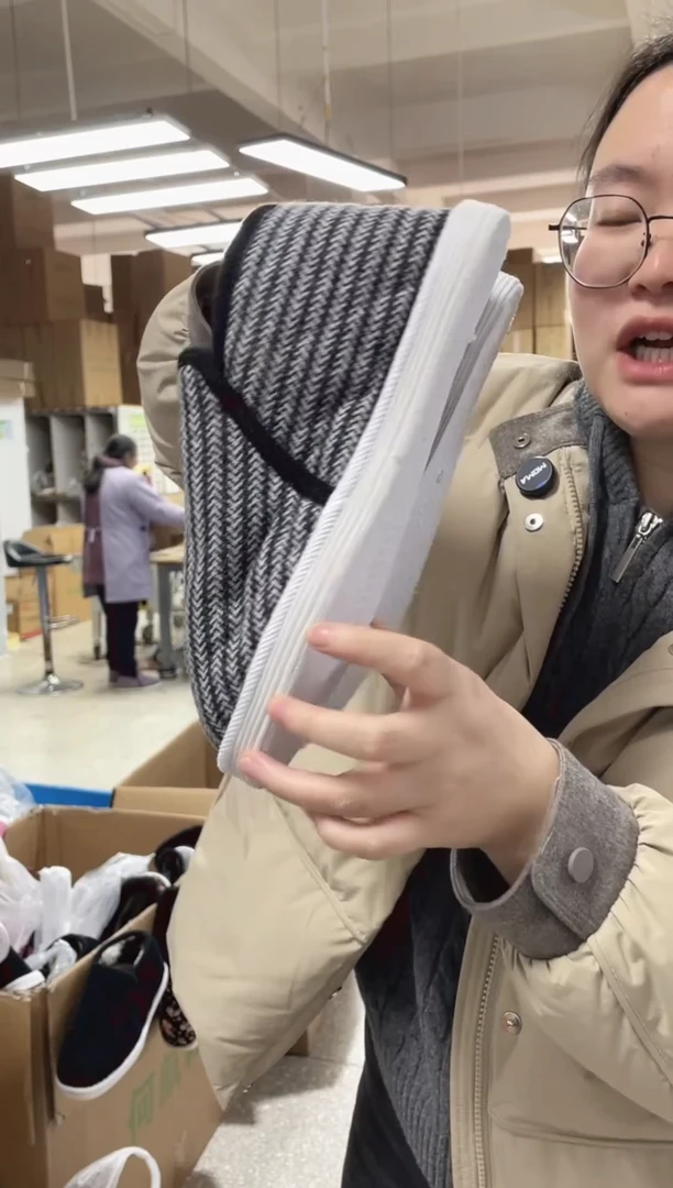 黑灰条机纳底棉鞋42码