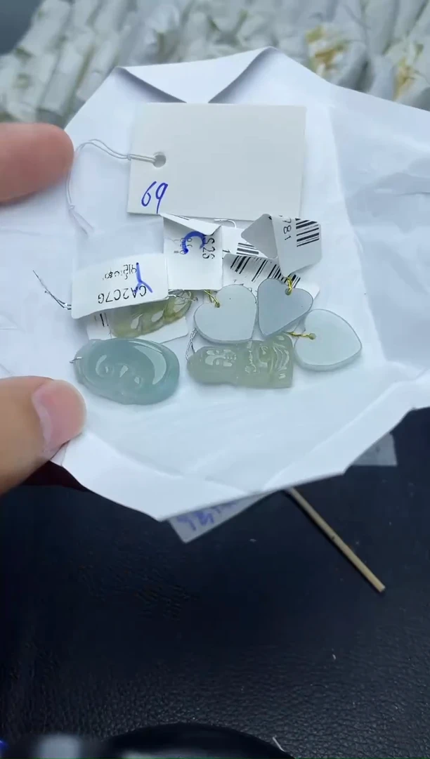 翡翠手镯未镶嵌69