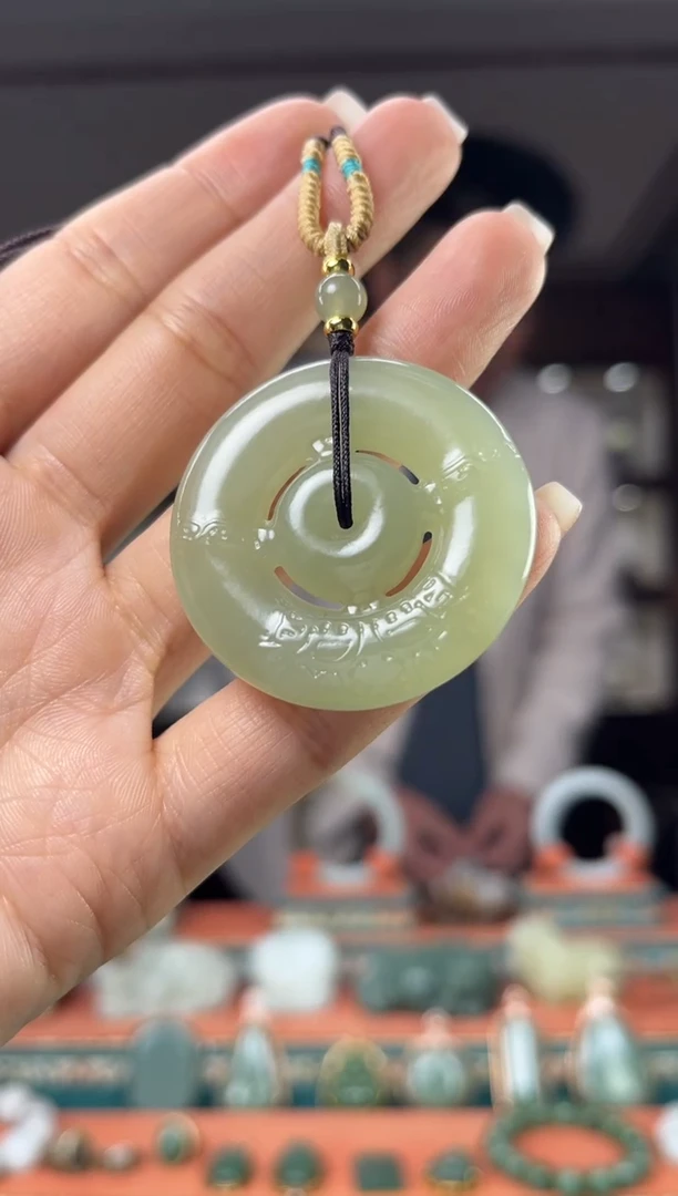 颈饰未镶嵌和田玉佩佩