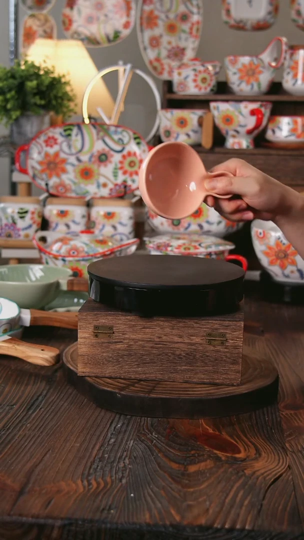 盘粉色陶瓷手柄碗调料碗
