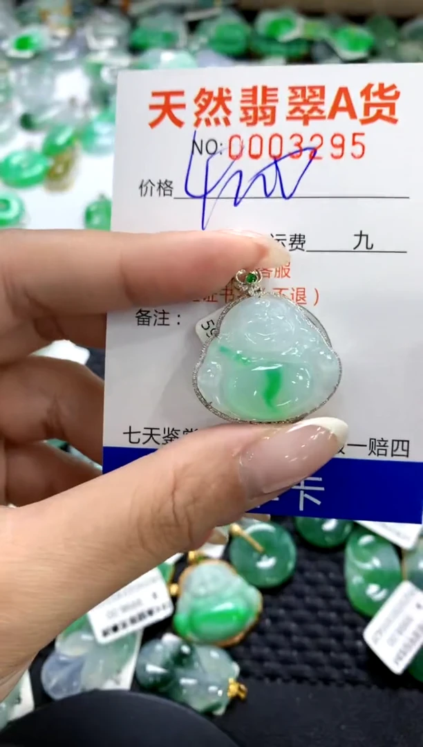 翡翠18K金镶嵌颈饰1111111111111111