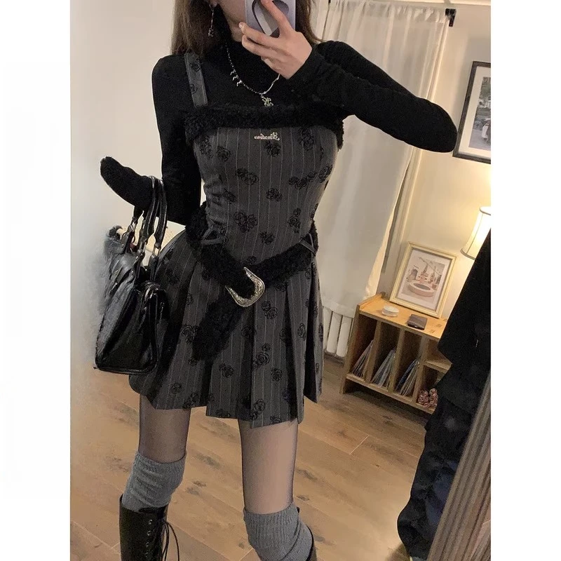 吊带百褶绣花秋冬季连衣裙女法式显瘦百褶打底两件套装裙2024新款