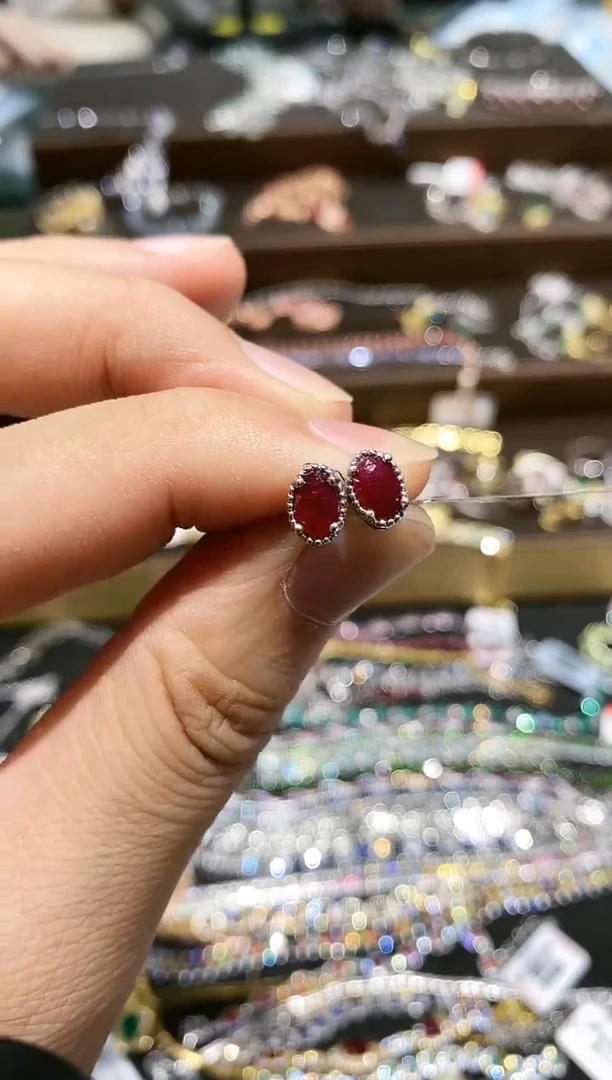 【闪购商品】红宝石耳饰银S925镶嵌耳钉