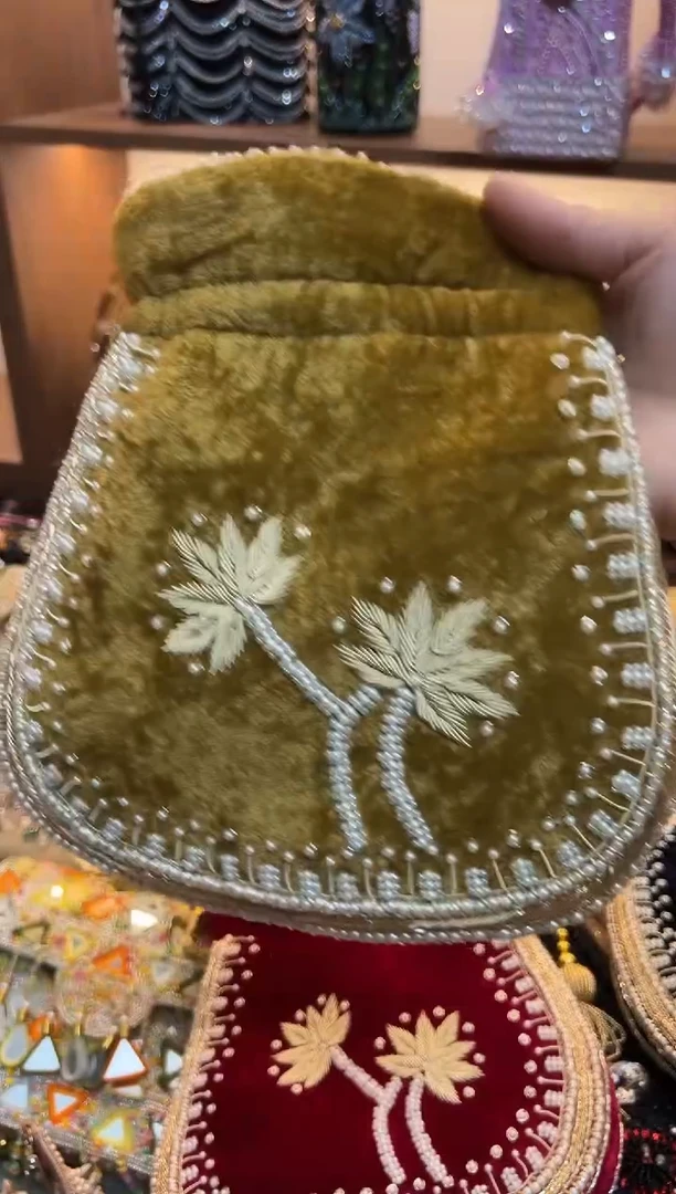 织物6百格汇手工串珠包