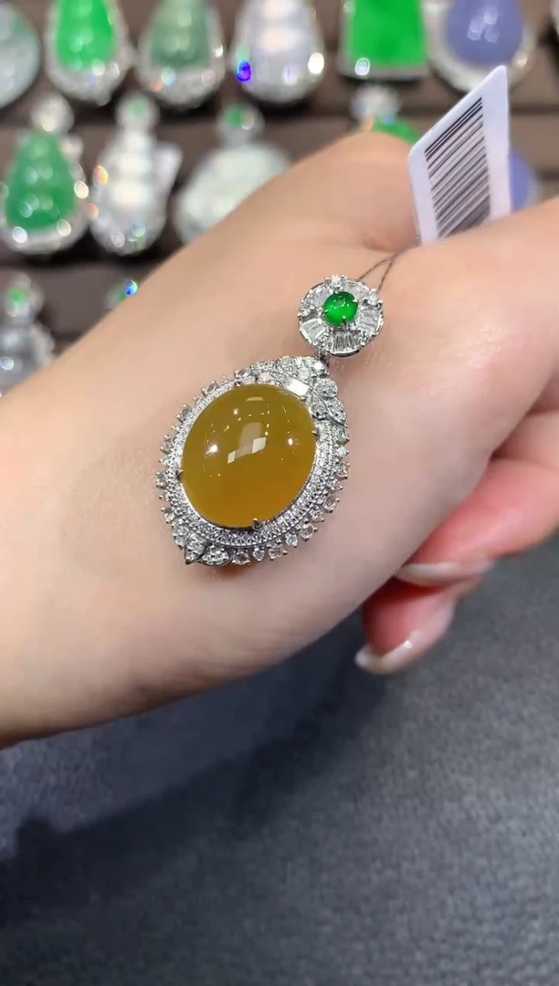 吊坠(不含链)18K金镶嵌翡翠C90