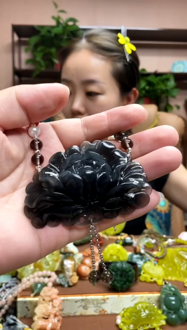 未镶嵌岫玉颈饰·