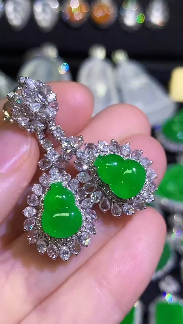 【闪购商品】翡翠耳饰18K金镶嵌高冰满绿正阳绿葫芦耳坠