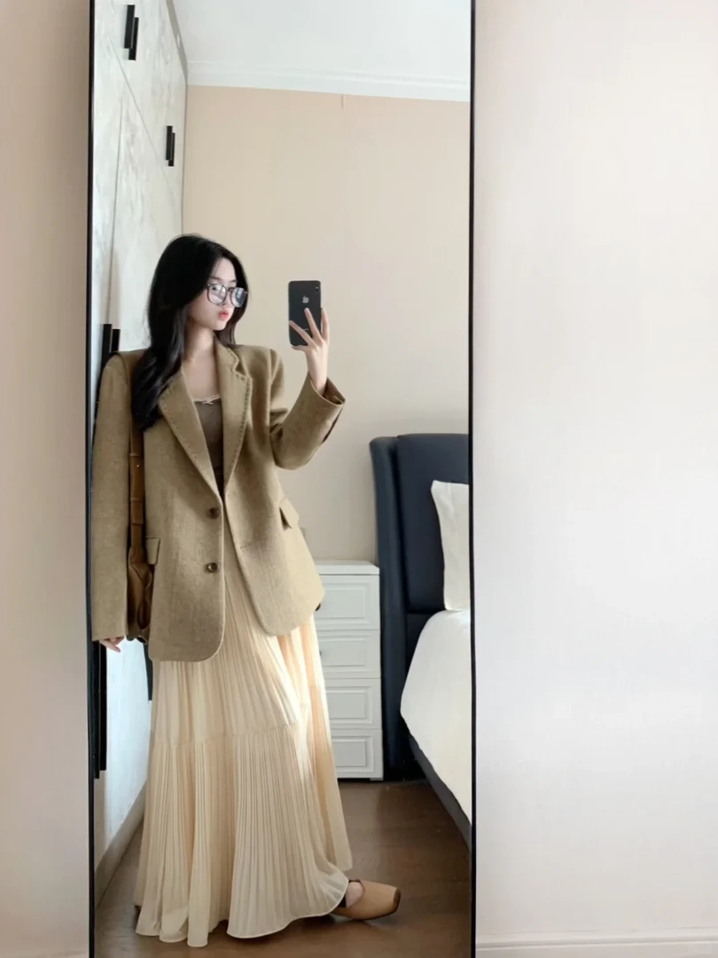 2025春季新款高级感穿搭咖色西装外套女搭配百褶半身裙显瘦两件套