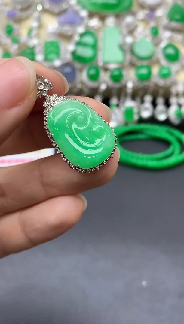 颈饰18K金镶嵌翡翠640-中国好珍宝