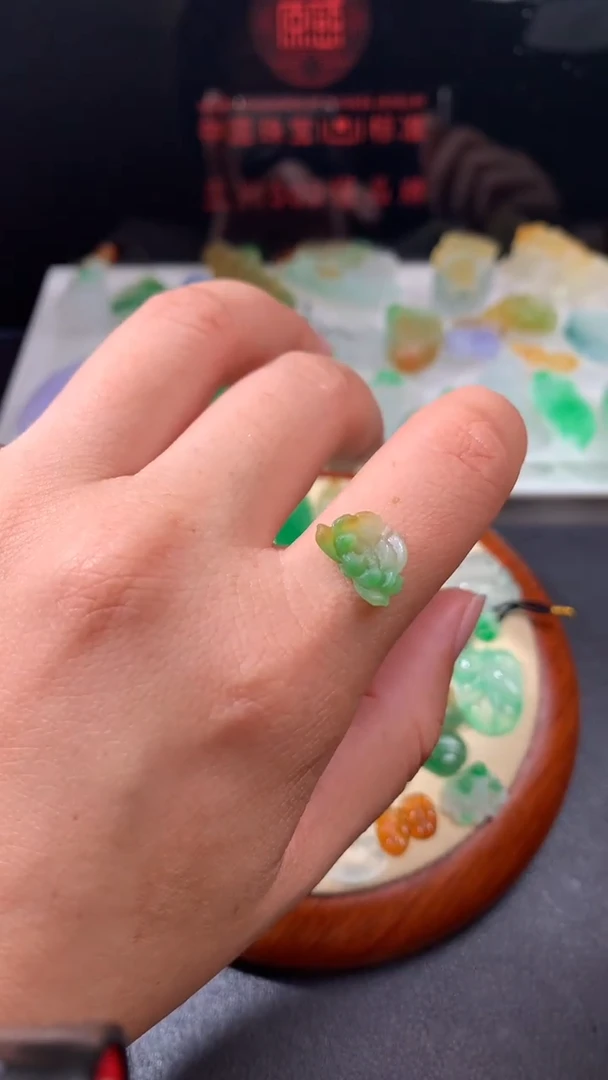 未镶嵌定制翡翠