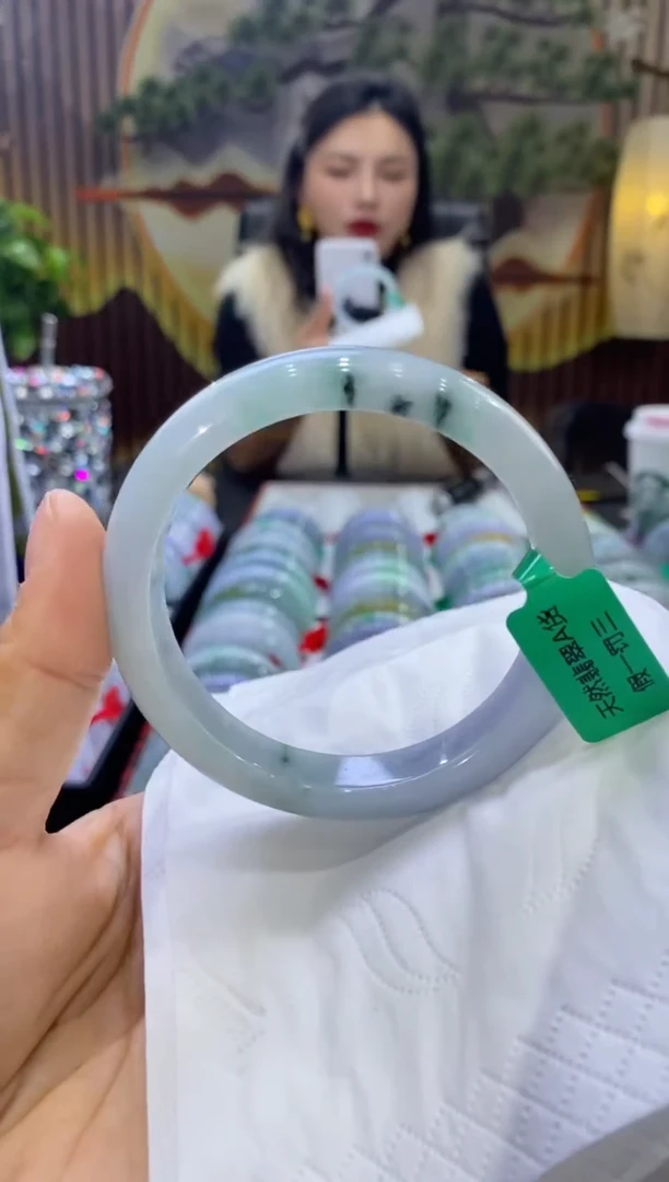 【闪购商品】翡翠手镯未镶嵌多人09252