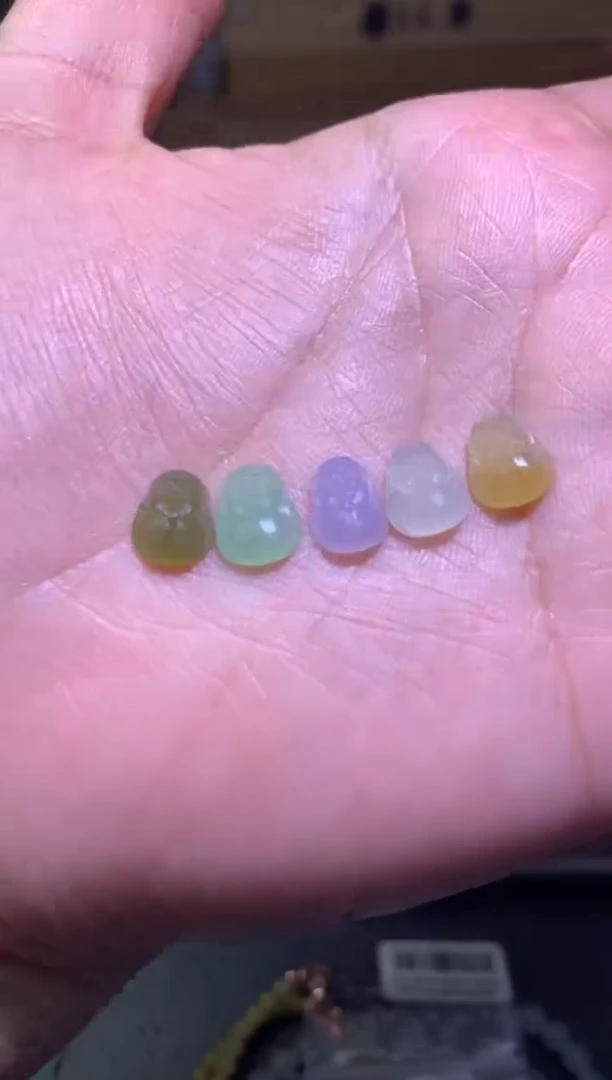 未镶嵌定制翡翠毛货