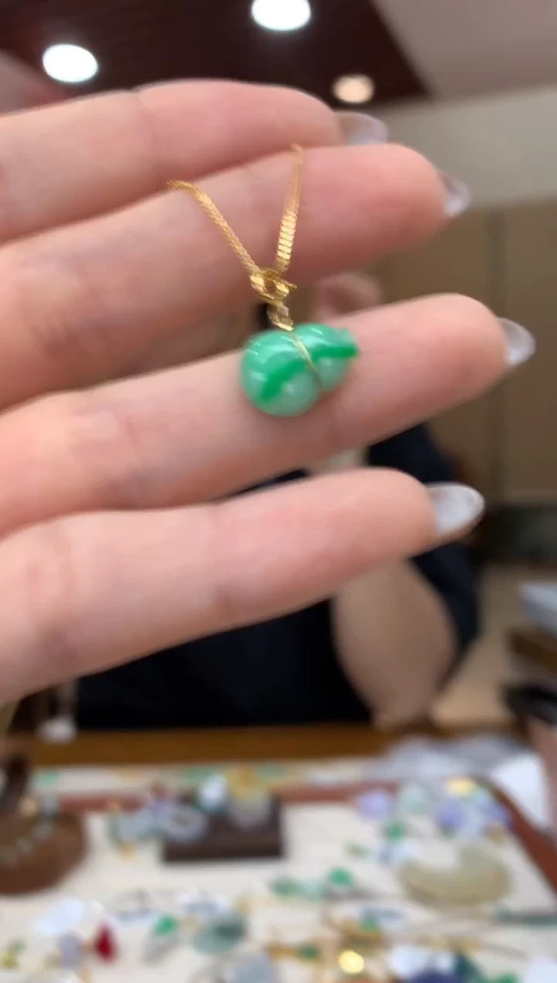 吊坠(不含链)18K金镶嵌翡翠葫芦