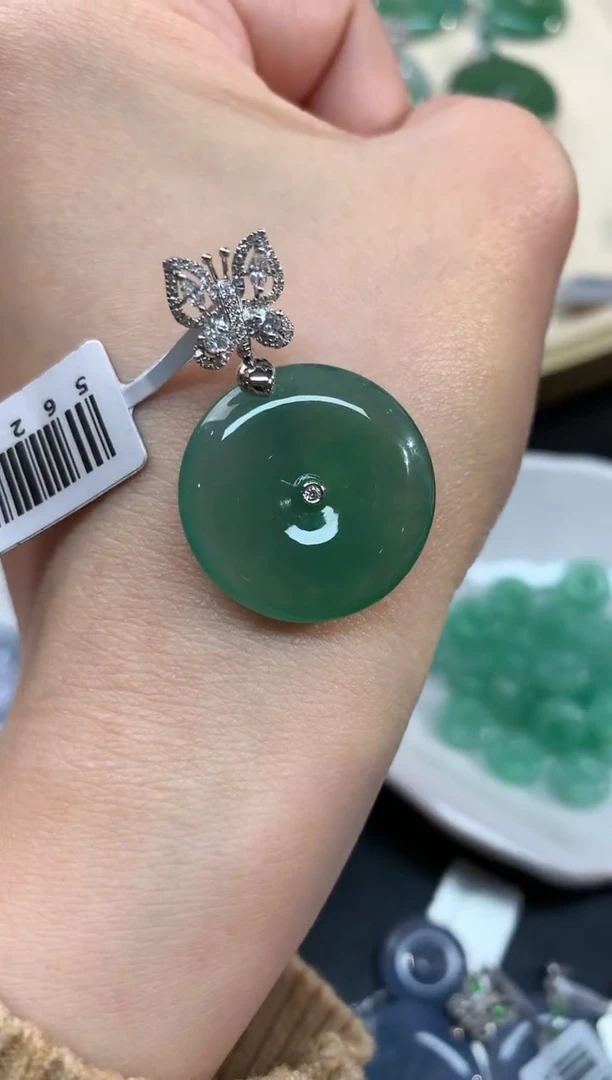 【闪购商品】翡翠吊坠(不含链)18K金镶嵌A40|7800