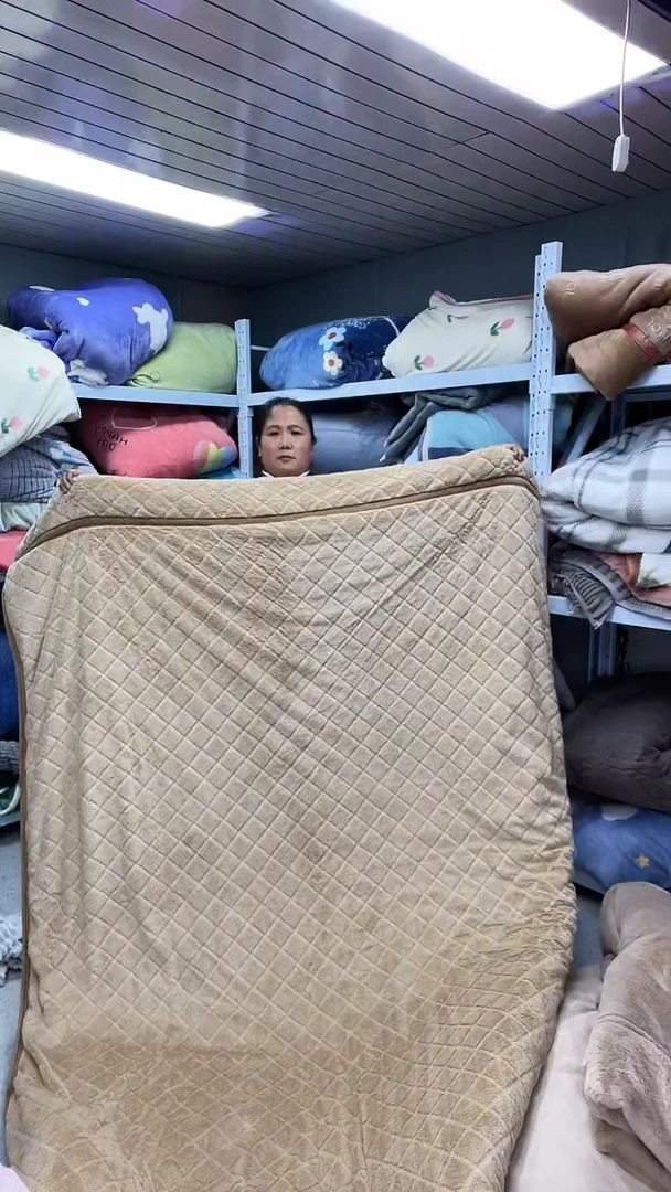 牛奶绒150+200仿兔毛被子。