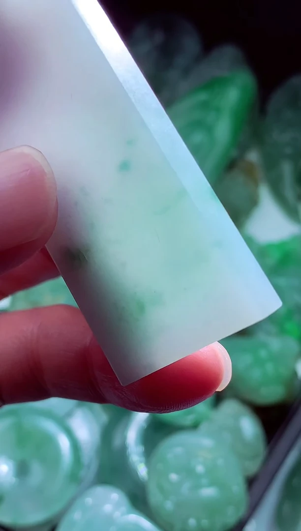 未镶嵌定制翡翠胡**?翡翠毛货定制