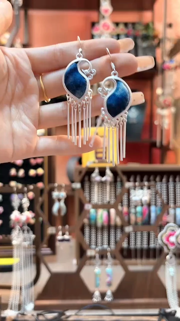 织绣云织谣民族风精美饰品 380