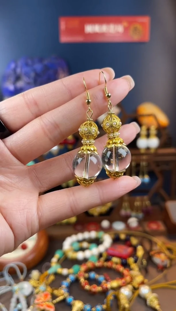 水晶耳饰银S925镀金镶嵌M****o，白色水晶耳钩