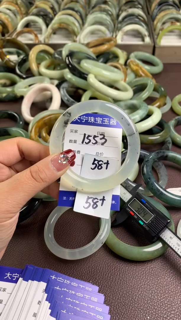 【闪购商品】蛇纹石玉手镯未镶嵌1553