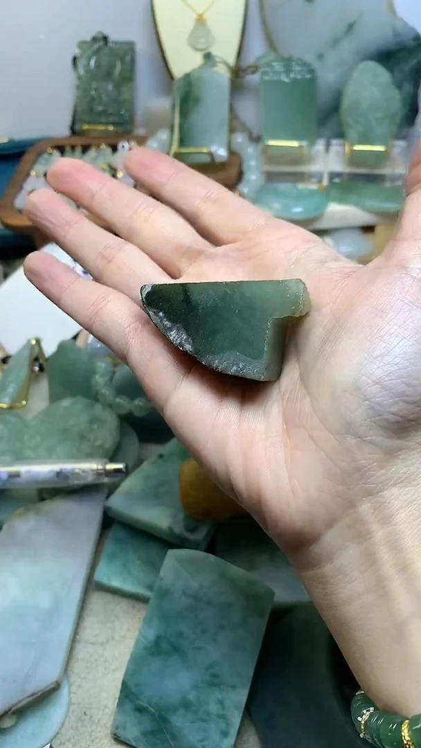 翡翠挂件未镶嵌 缅甸A货翡翠，没有运费险