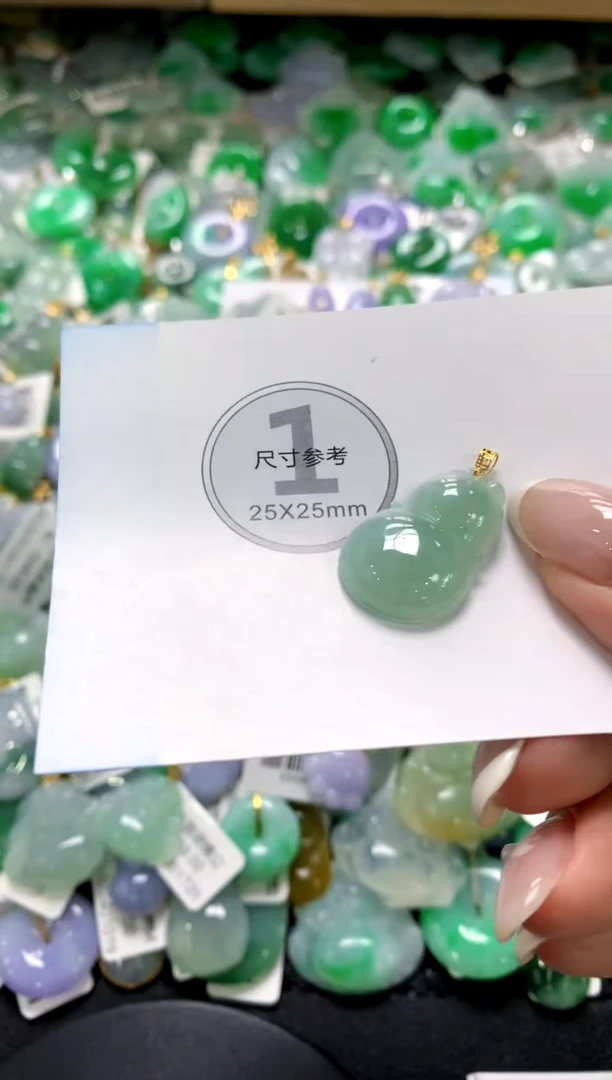 翡翠18K金镶嵌颈饰1111111111111111