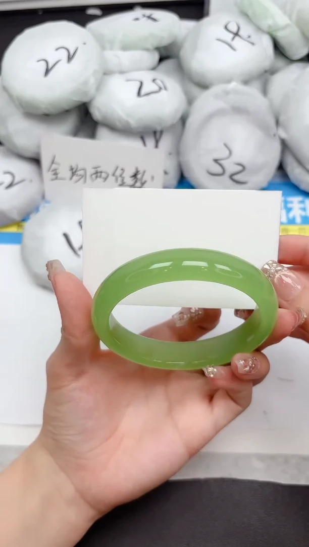 未镶嵌手镯石英质玉131-62.5