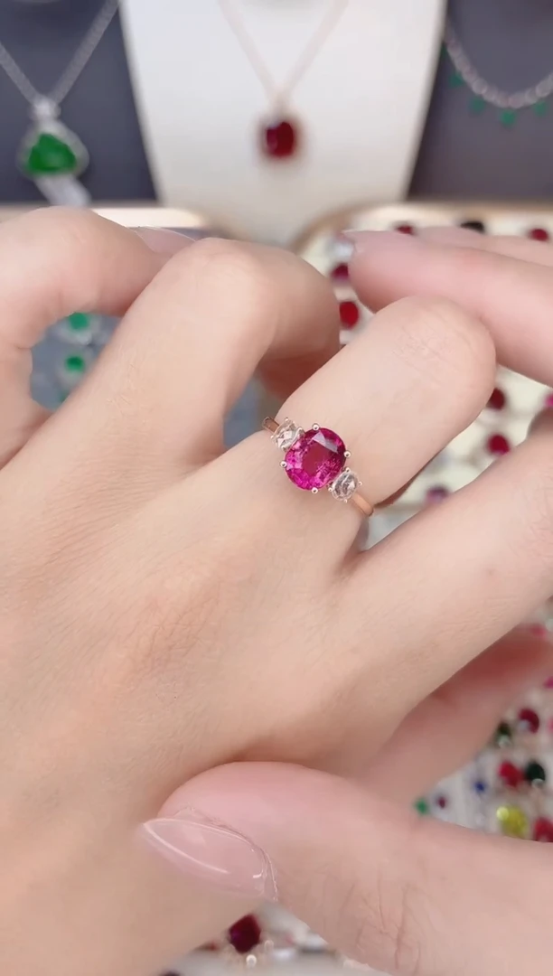 18K金镶嵌戒指红色碧玺-1.8ct