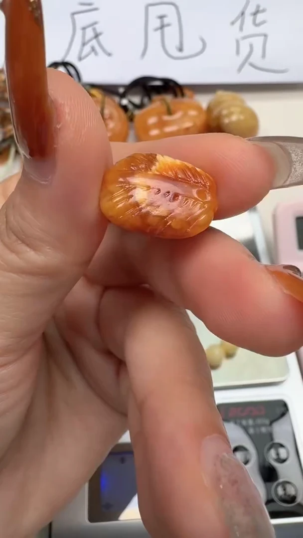 裸石琥珀未镶嵌如图