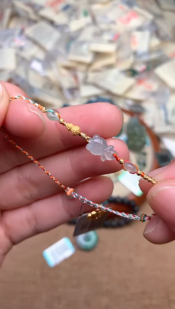 18K金镶嵌挂件翡翠 —