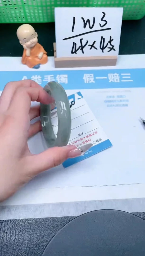 【闪购商品】石英质玉手镯未镶嵌220-58