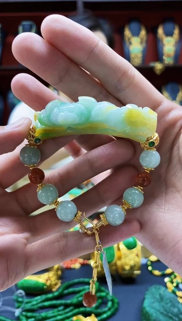 颈饰未镶嵌翡翠手串