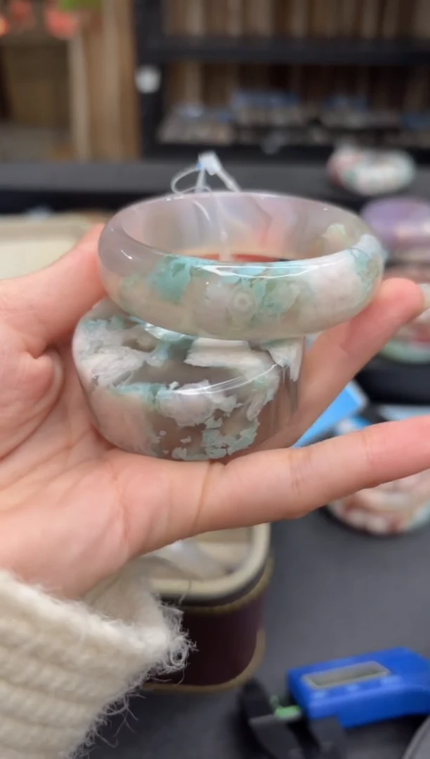 未镶嵌手镯石英质玉72(54圈赠送镯心)