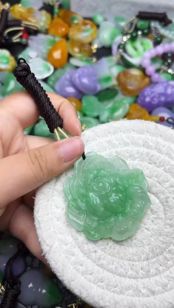 颈饰未镶嵌翡翠缅甸翡翠吊坠