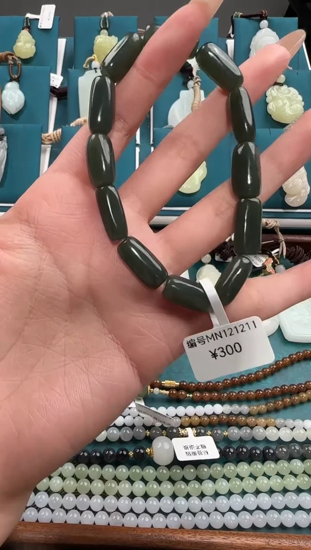 颈饰未镶嵌和田玉手串 MN