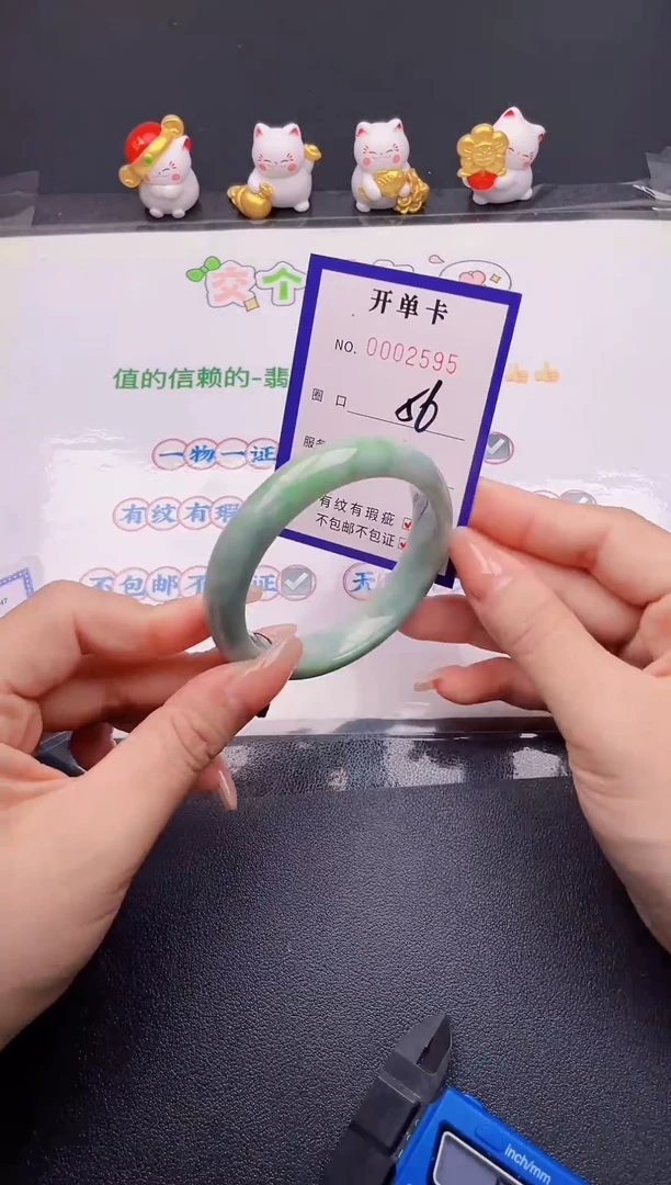 翡翠手镯未镶嵌翡翠手镯未镶嵌