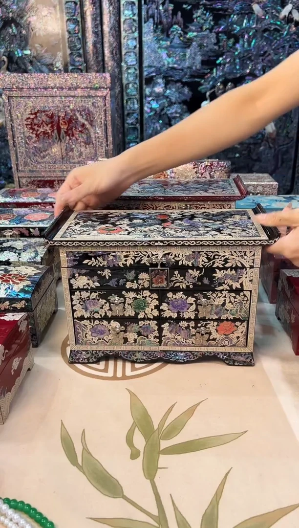 黑底·弘贝雅螺钿漆器文化馆