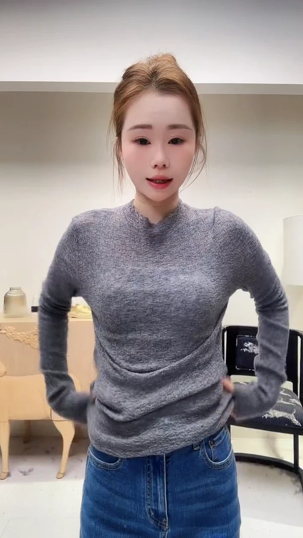 灰色中领羊毛上衣