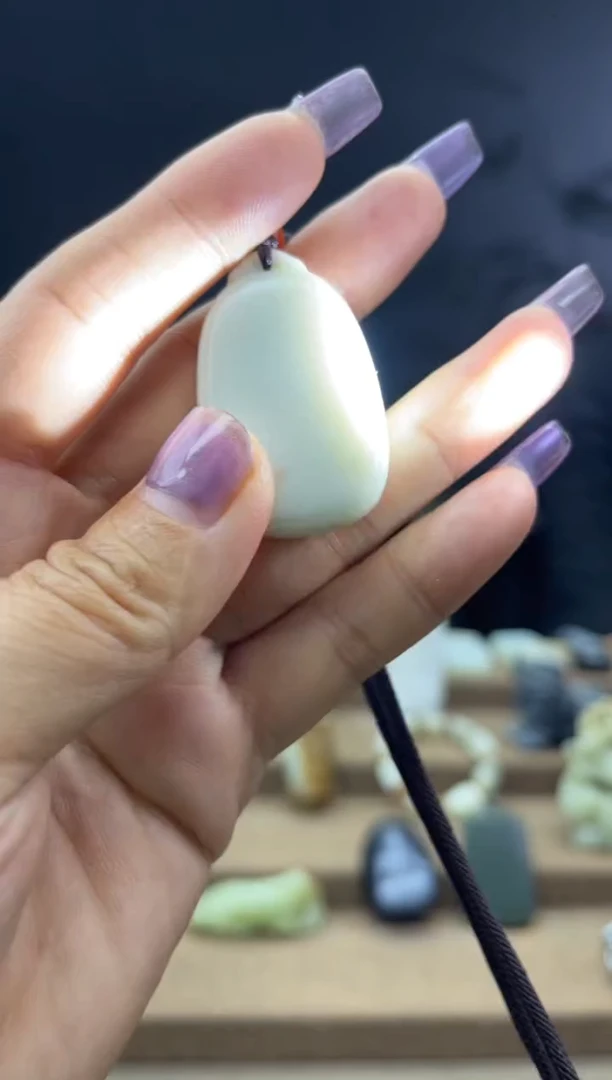 颈饰未镶嵌和田玉1