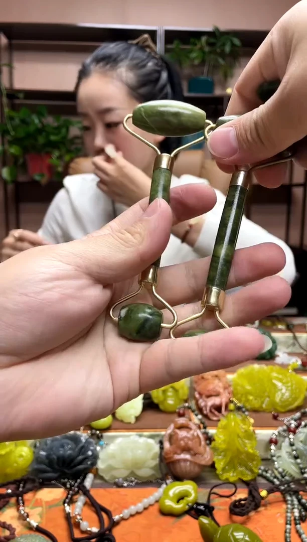 未镶嵌岫玉吊坠多样性发货发其中之一