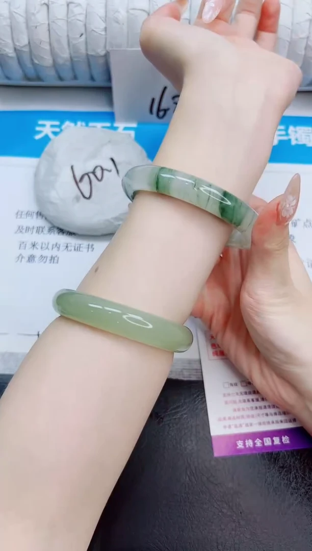 未镶嵌手镯石英质玉106/58