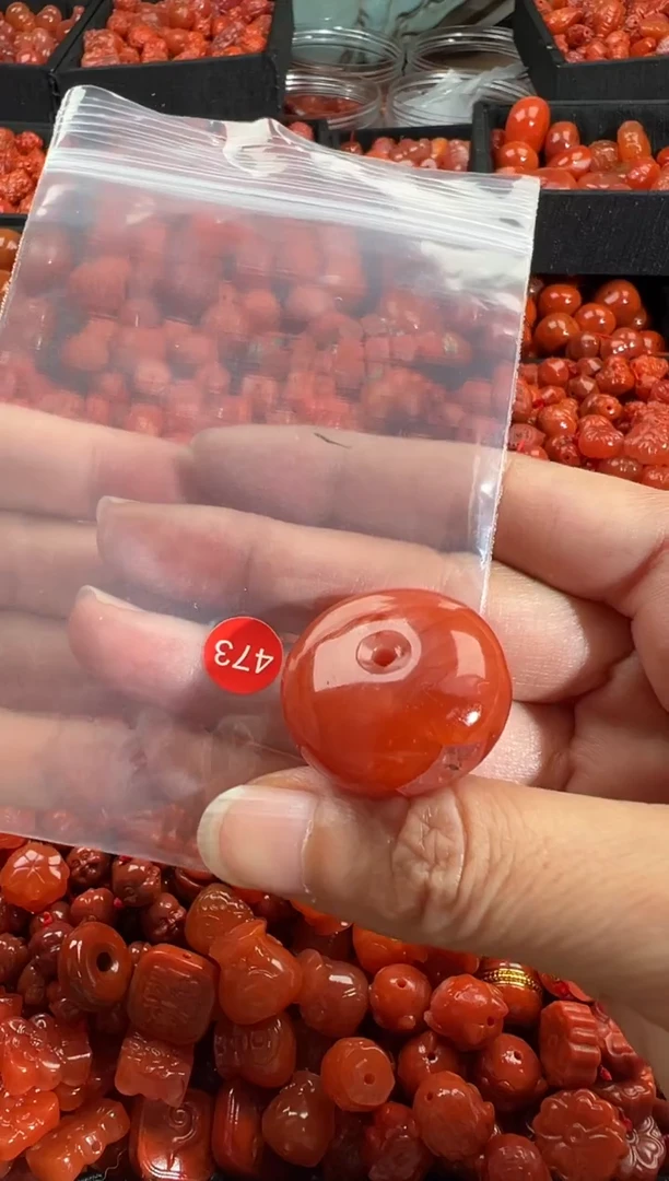 南红玛瑙未镶嵌颈饰1