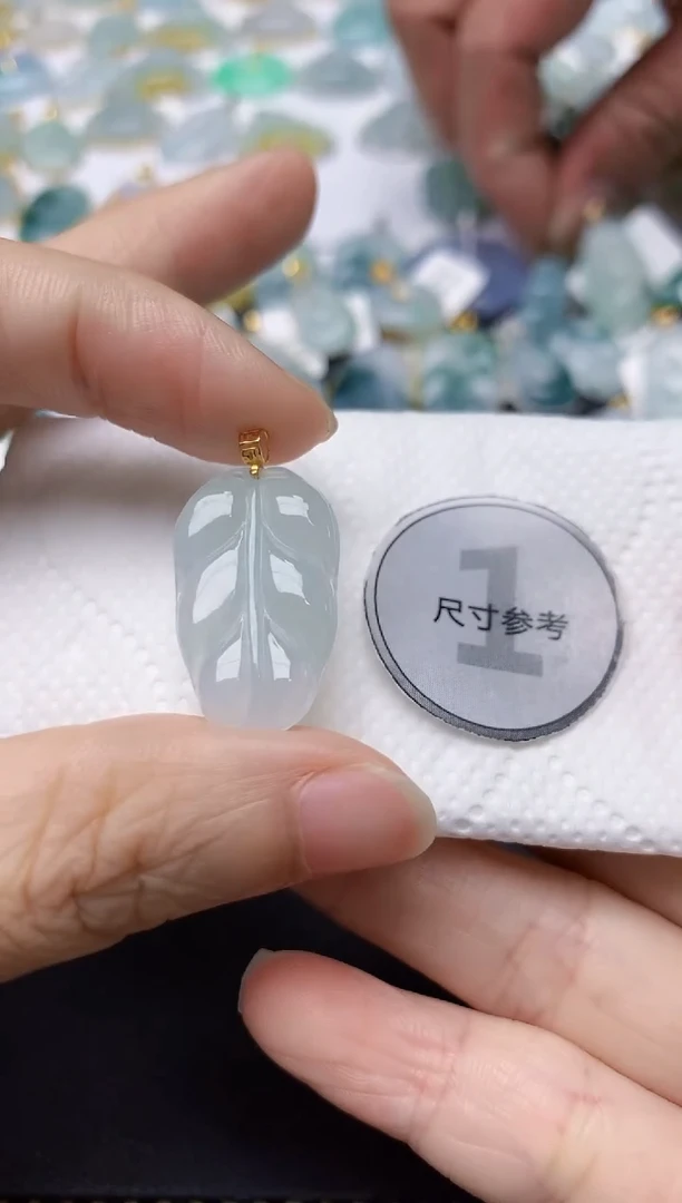 翡翠18K金镶嵌颈饰天然缅甸A货翡翠