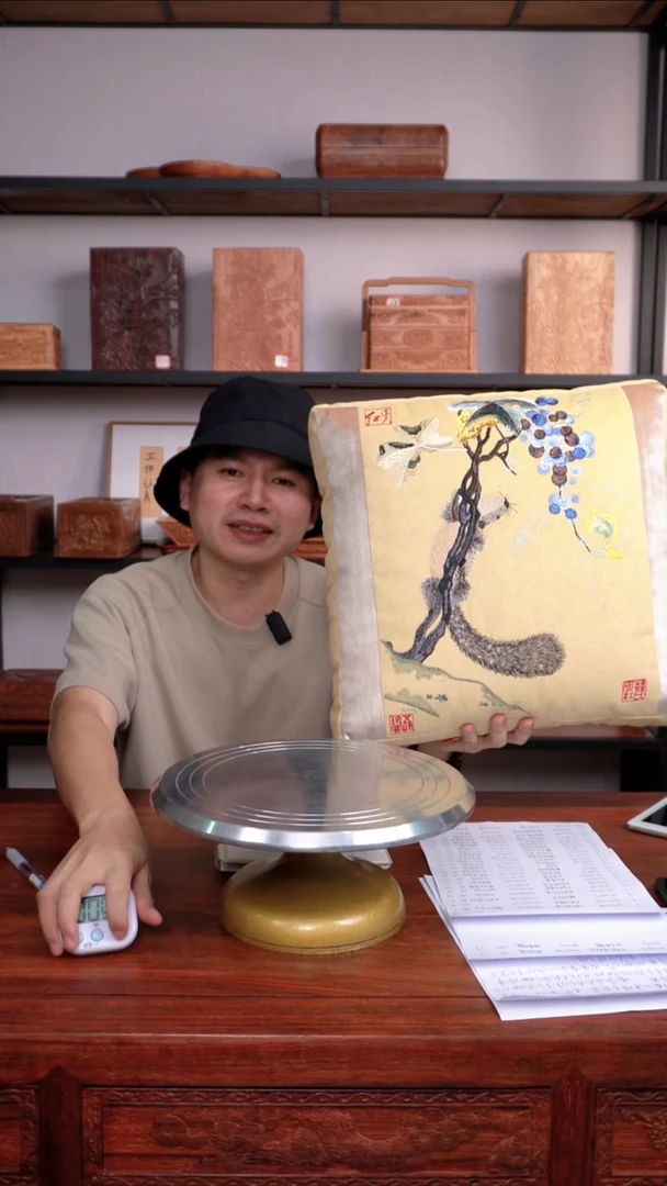 白*?BZ126B1M82松鼠图抱枕
