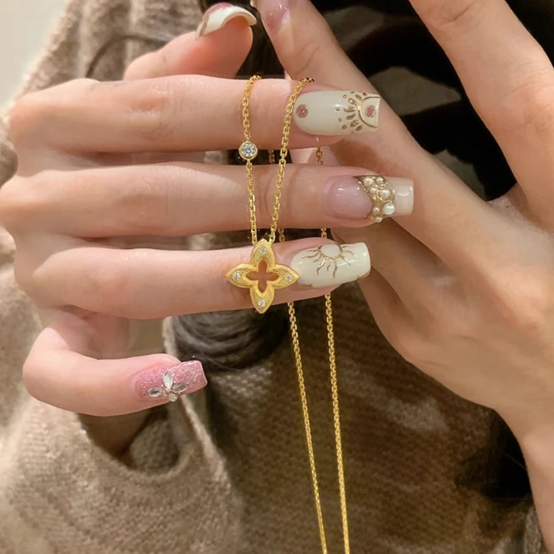 铜合金合成锆石项链 新中式拉丝镂空四叶花项链复古感轻奢锁骨链